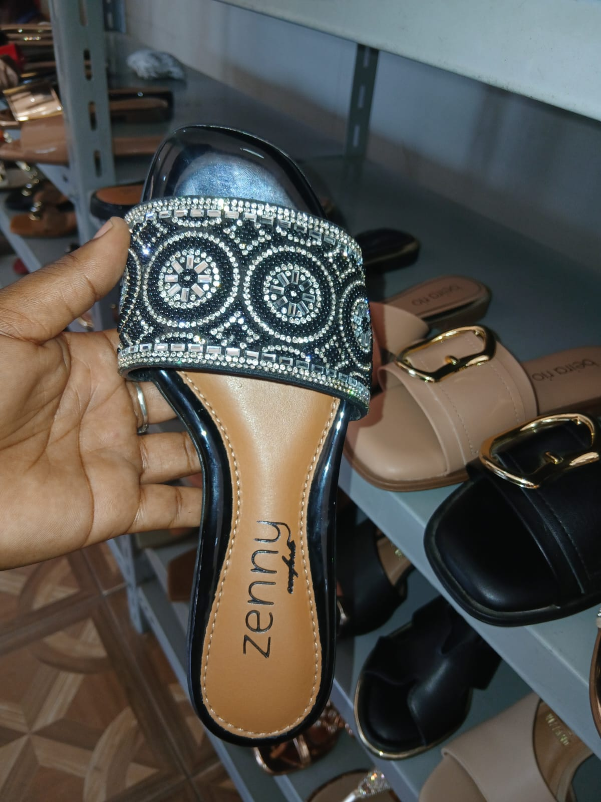 Chinelas estilo Zara